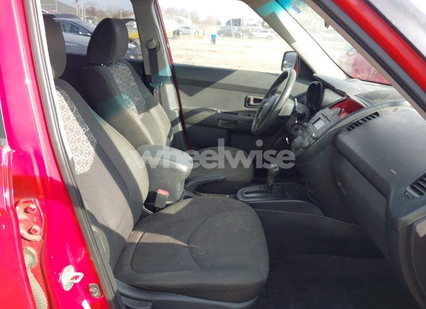 Photo 5 of 2010 Kia Soul + (VIN KNDJT2A25A7044110)
