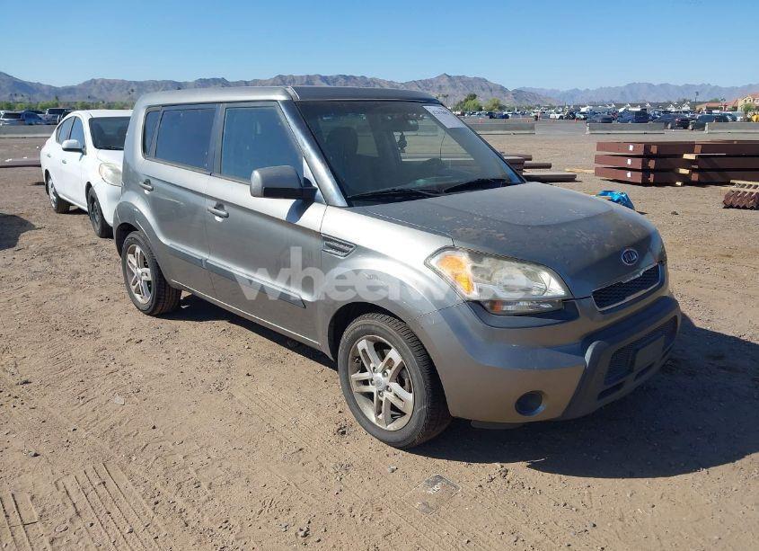 2011 Kia Soul + (VIN KNDJT2A25B7210966) main photo