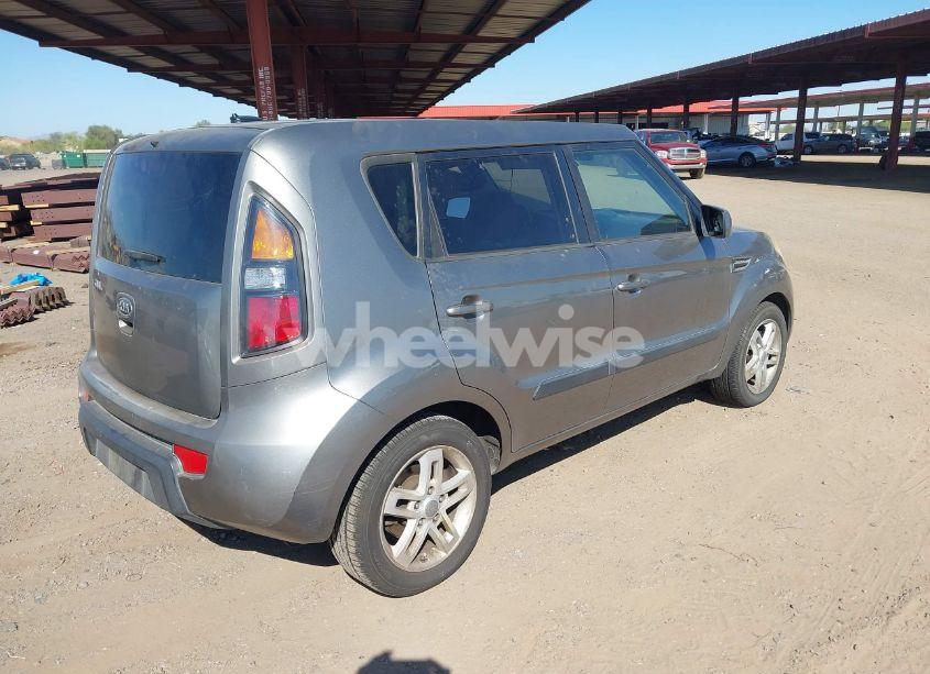 Photo 4 of 2011 Kia Soul + (VIN KNDJT2A25B7210966)