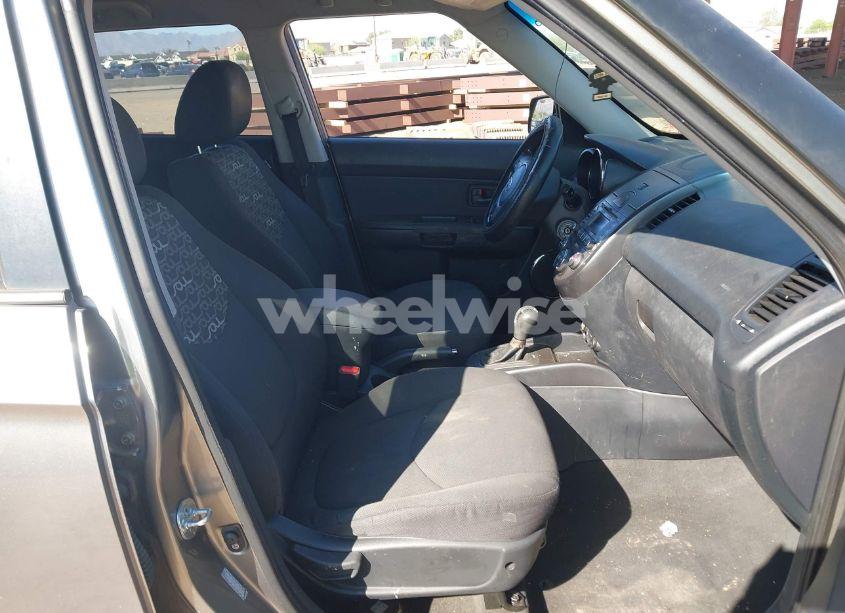 Photo 5 of 2011 Kia Soul + (VIN KNDJT2A25B7210966)
