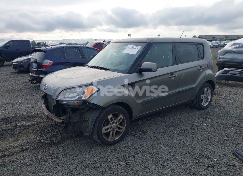 Photo 2 of 2011 Kia Soul + (VIN KNDJT2A25B7228089)