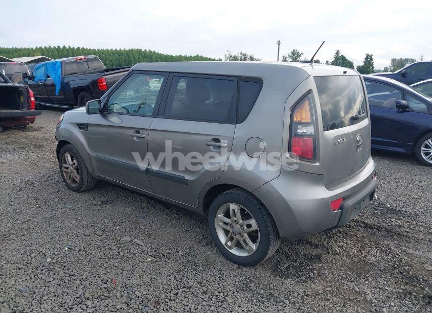 Photo 3 of 2011 Kia Soul + (VIN KNDJT2A25B7228089)