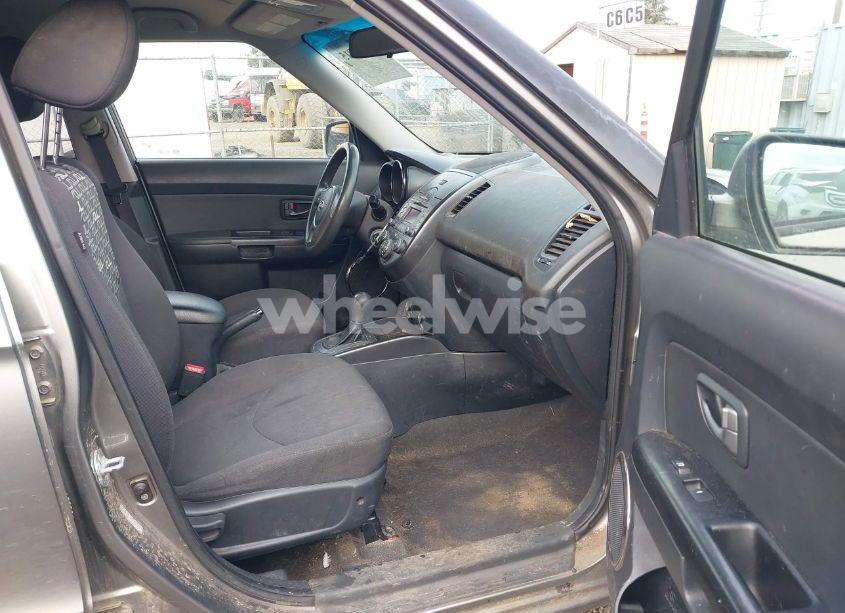 Photo 5 of 2011 Kia Soul + (VIN KNDJT2A25B7228089)