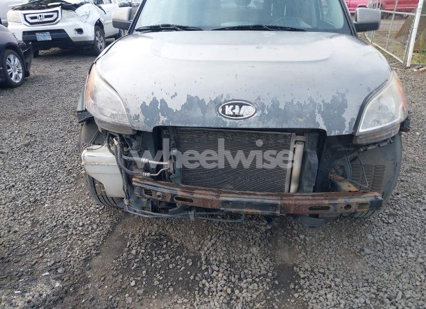 Photo 6 of 2011 Kia Soul + (VIN KNDJT2A25B7228089)