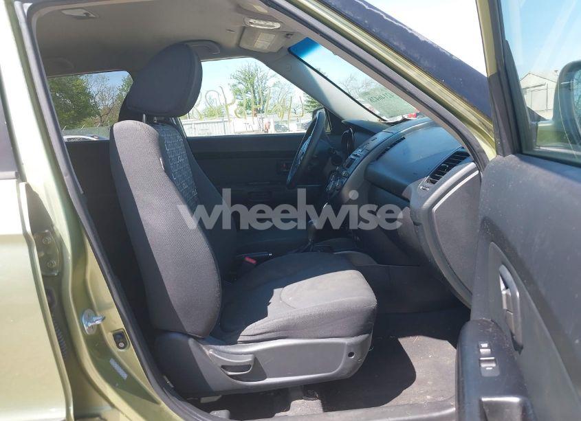 Photo 5 of 2011 Kia Soul + (VIN KNDJT2A25B7328192)