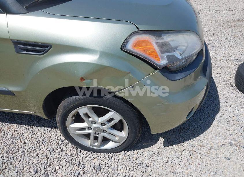 Photo 6 of 2011 Kia Soul + (VIN KNDJT2A25B7328192)