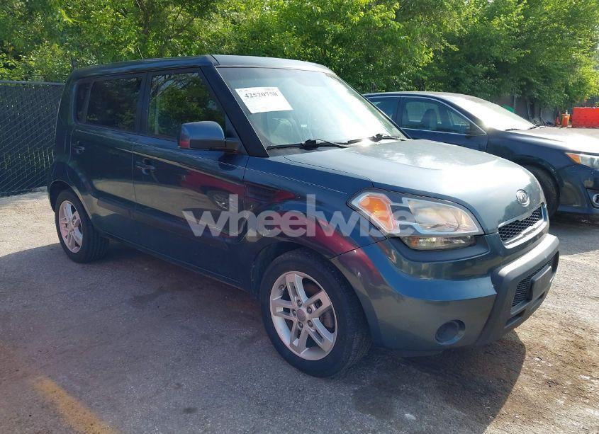2011 Kia Soul + (VIN KNDJT2A26B7304807) main photo