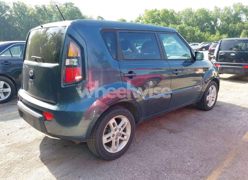 Photo 4 of 2011 Kia Soul + (VIN KNDJT2A26B7304807)