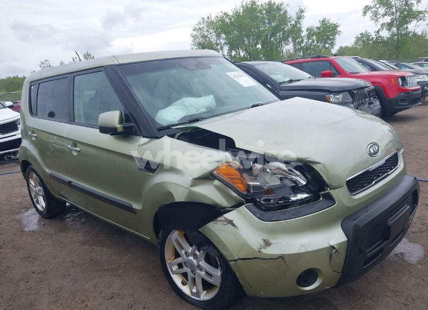 2011 Kia Soul + (VIN KNDJT2A26B7328217) main photo