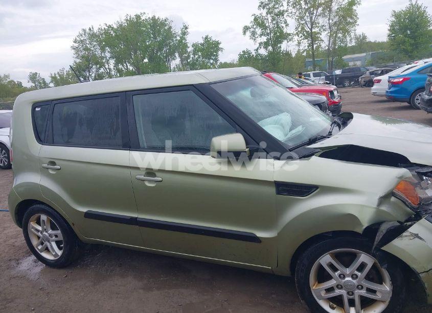 Photo 13 of 2011 Kia Soul + (VIN KNDJT2A26B7328217)