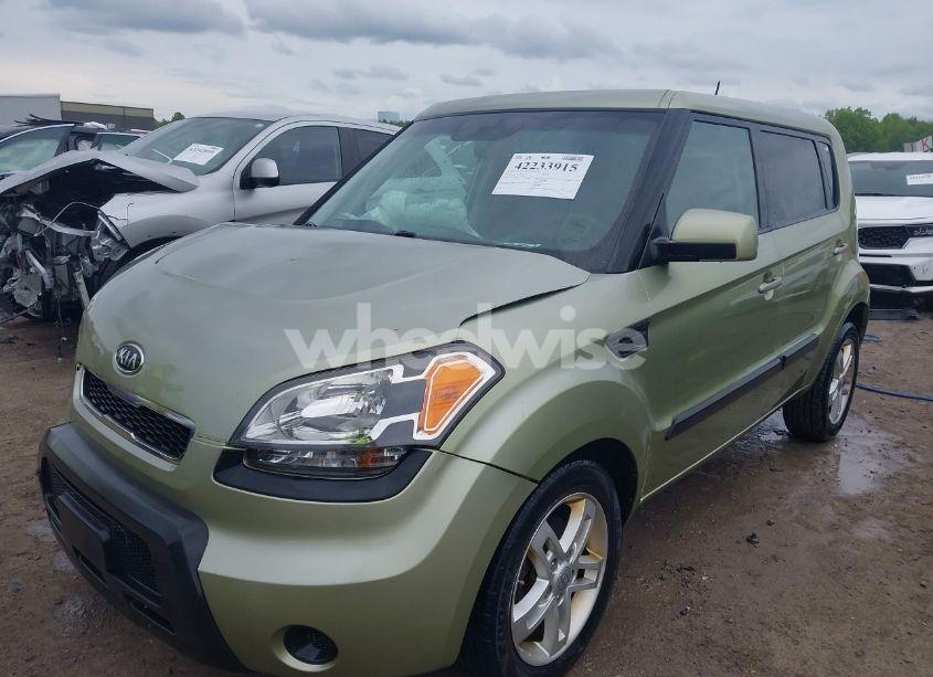 Photo 2 of 2011 Kia Soul + (VIN KNDJT2A26B7328217)