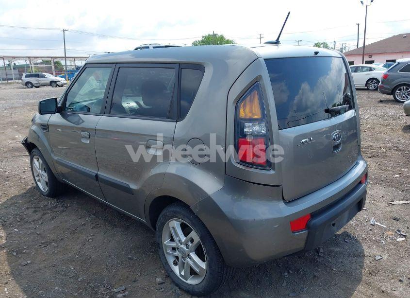 Photo 3 of 2010 Kia Soul + (VIN KNDJT2A27A7190895)