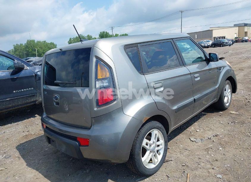 Photo 4 of 2010 Kia Soul + (VIN KNDJT2A27A7190895)