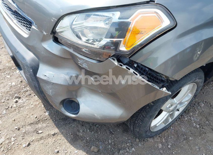 Photo 6 of 2010 Kia Soul + (VIN KNDJT2A27A7190895)
