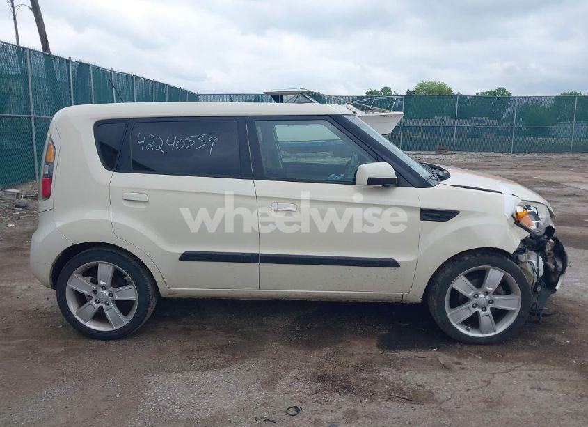 Photo 13 of 2010 Kia Soul ! (VIN KNDJT2A28A7046319)