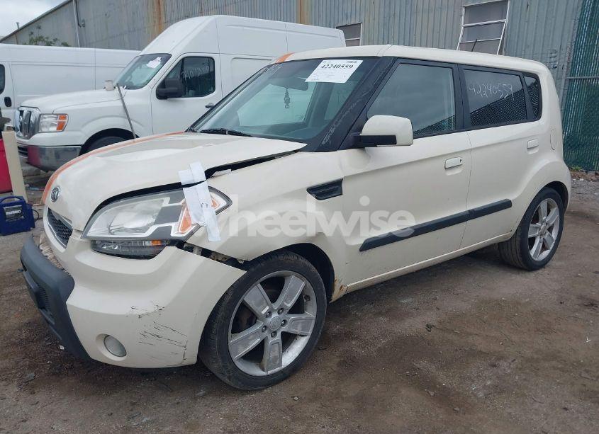 Photo 2 of 2010 Kia Soul ! (VIN KNDJT2A28A7046319)