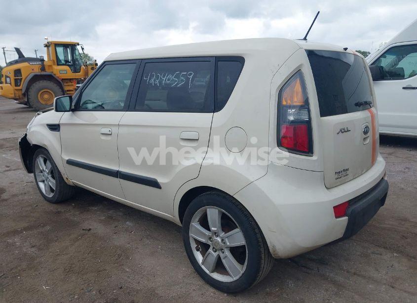 Photo 3 of 2010 Kia Soul ! (VIN KNDJT2A28A7046319)