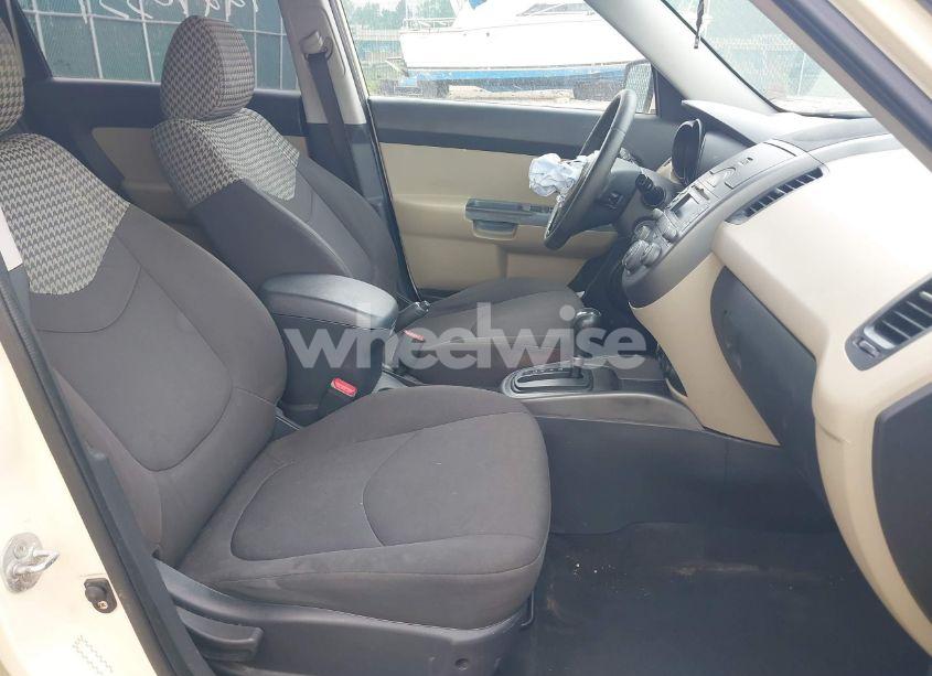 Photo 5 of 2010 Kia Soul ! (VIN KNDJT2A28A7046319)