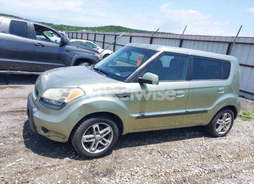 Photo 13 of 2010 Kia Soul + (VIN KNDJT2A28A7103005)