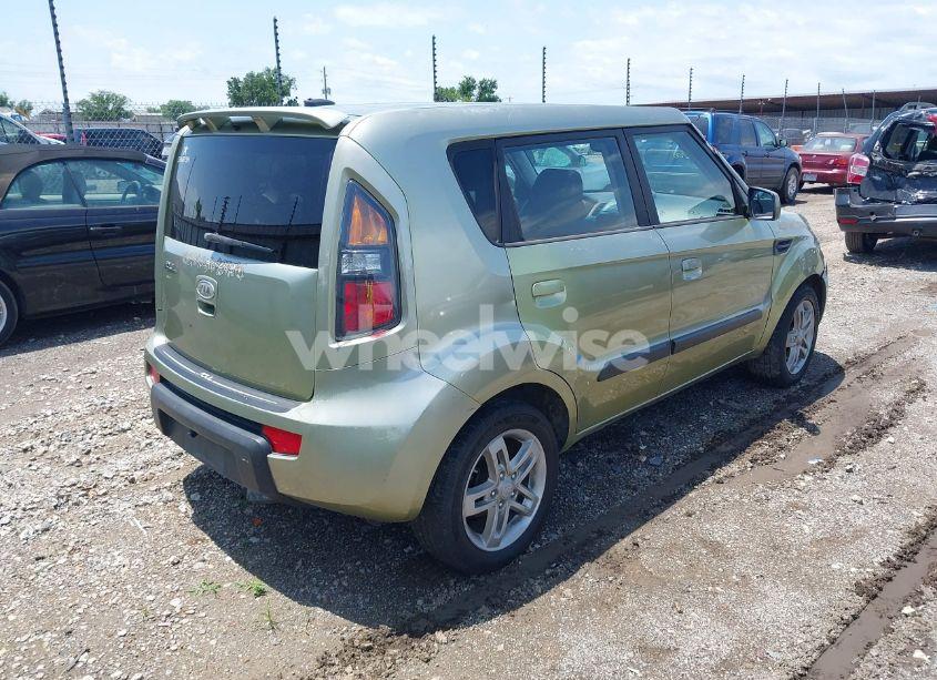 Photo 4 of 2010 Kia Soul + (VIN KNDJT2A28A7103005)