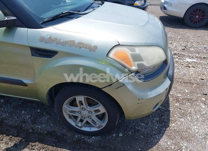 Photo 6 of 2010 Kia Soul + (VIN KNDJT2A28A7103005)