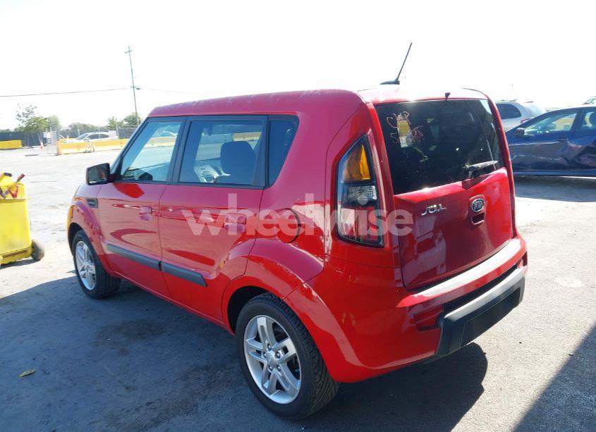 Photo 3 of 2010 Kia Soul + (VIN KNDJT2A28A7124971)