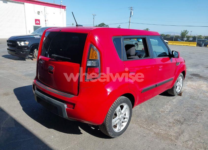 Photo 4 of 2010 Kia Soul + (VIN KNDJT2A28A7124971)