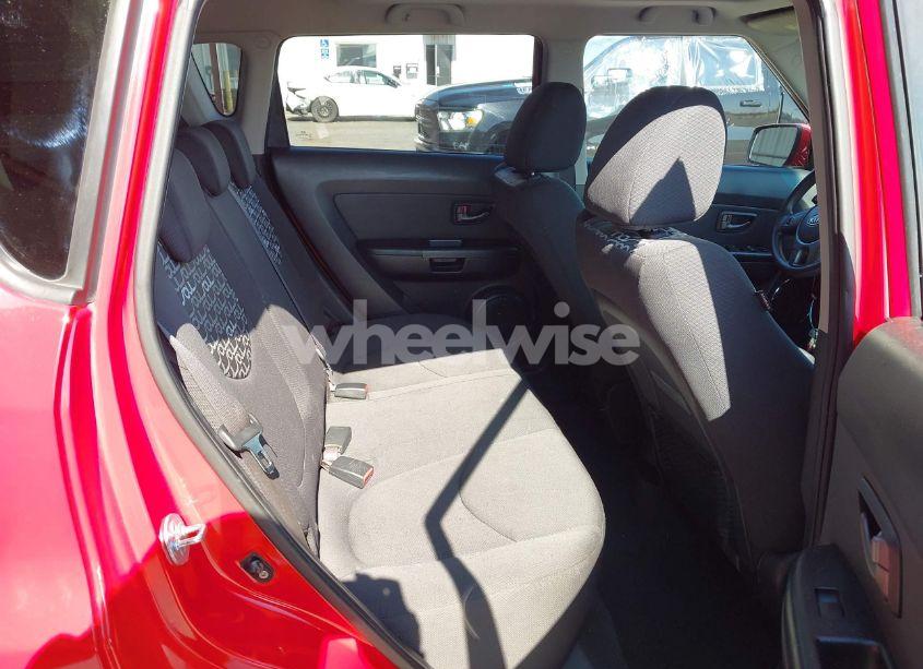 Photo 8 of 2010 Kia Soul + (VIN KNDJT2A28A7124971)