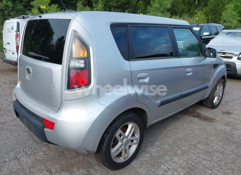 Photo 4 of 2010 Kia Soul + (VIN KNDJT2A28A7142788)