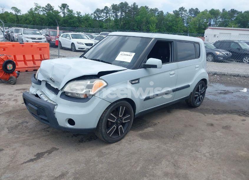 Photo 2 of 2010 Kia Soul + (VIN KNDJT2A28A7167674)