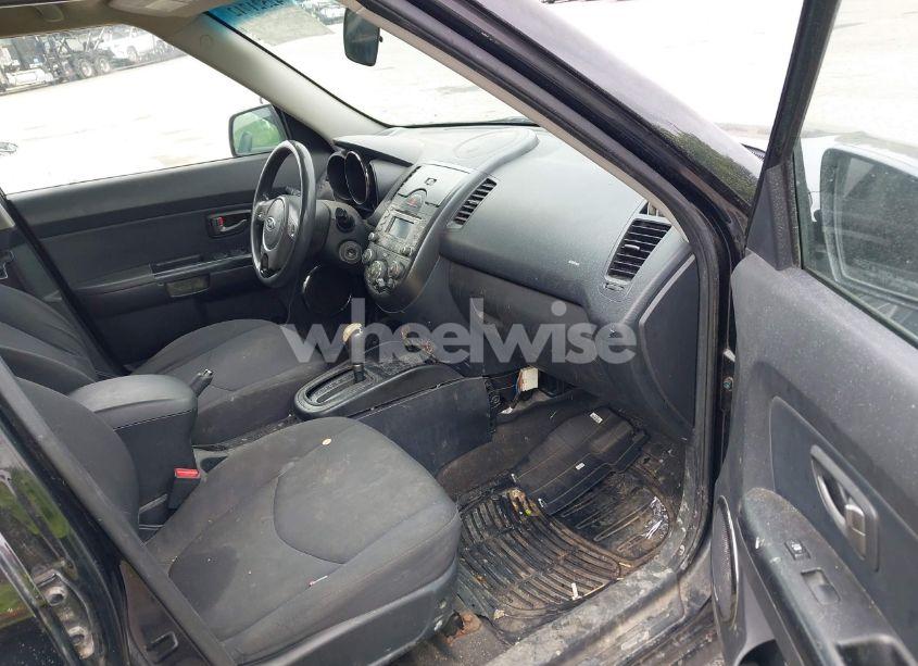 Photo 5 of 2010 Kia Soul + (VIN KNDJT2A28A7189254)