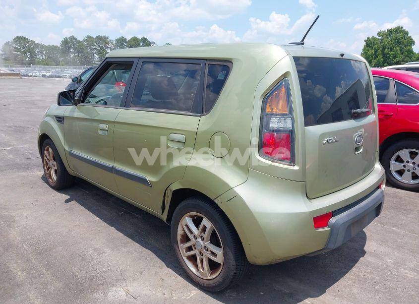 Photo 3 of 2010 Kia Soul + (VIN KNDJT2A28A7190484)