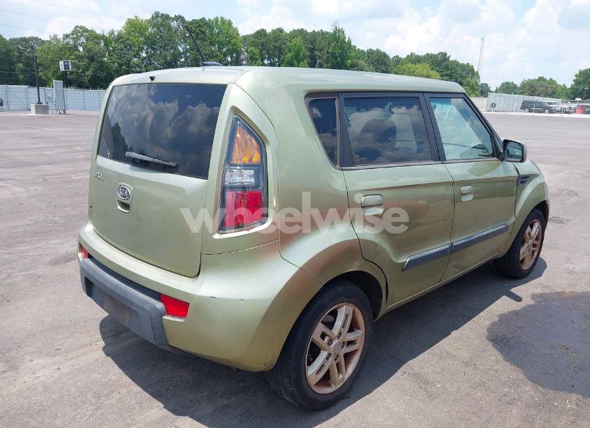 Photo 4 of 2010 Kia Soul + (VIN KNDJT2A28A7190484)