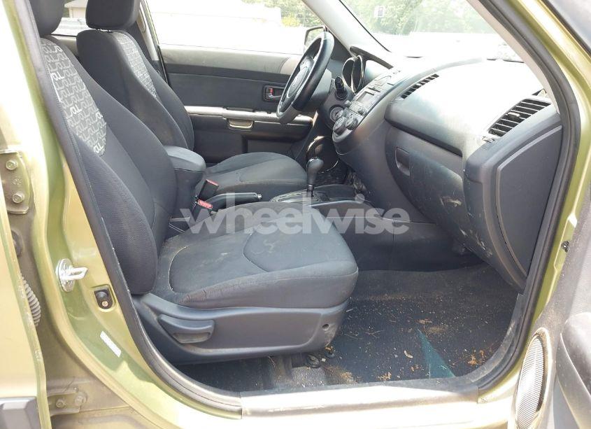 Photo 5 of 2010 Kia Soul + (VIN KNDJT2A28A7190484)