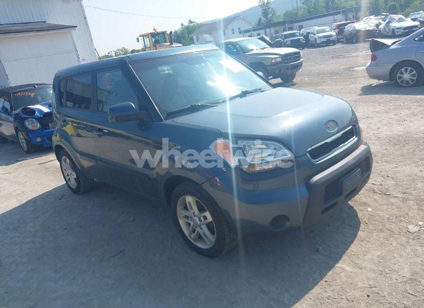 2011 Kia Soul + (VIN KNDJT2A28B7204143) main photo