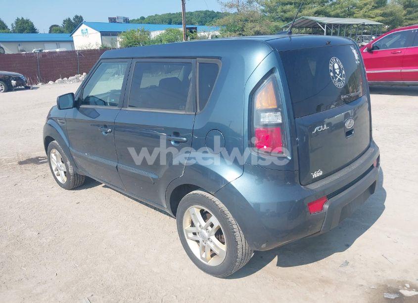 Photo 3 of 2011 Kia Soul + (VIN KNDJT2A28B7204143)