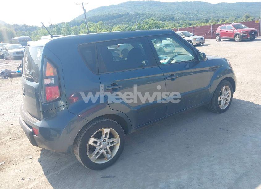 Photo 4 of 2011 Kia Soul + (VIN KNDJT2A28B7204143)