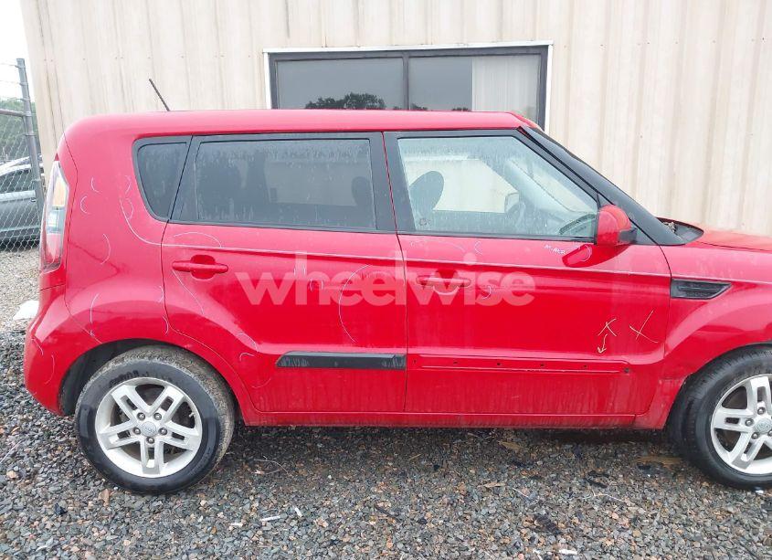 Photo 13 of 2011 Kia Soul + (VIN KNDJT2A28B7215711)