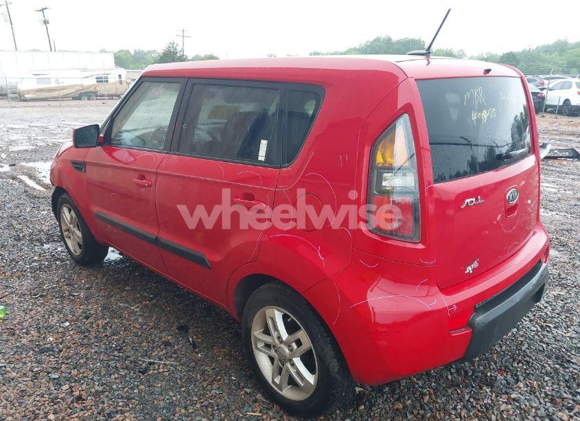 Photo 3 of 2011 Kia Soul + (VIN KNDJT2A28B7215711)