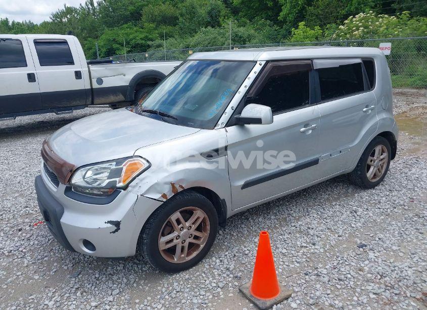 Photo 2 of 2011 Kia Soul + (VIN KNDJT2A28B7315761)