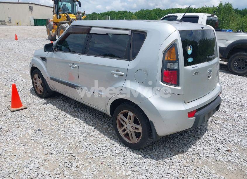 Photo 3 of 2011 Kia Soul + (VIN KNDJT2A28B7315761)