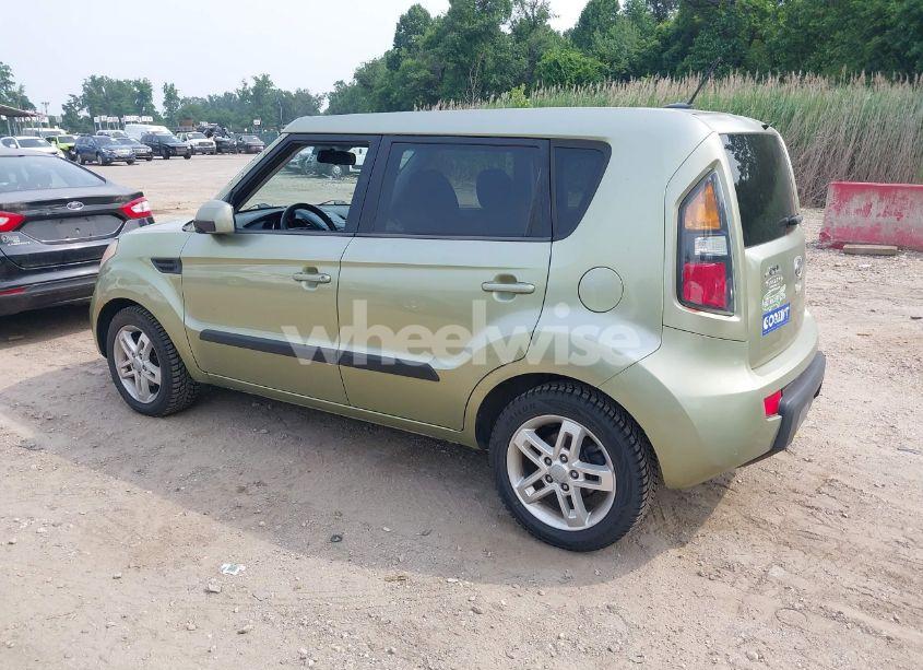 Photo 3 of 2011 Kia Soul + (VIN KNDJT2A28B7340725)