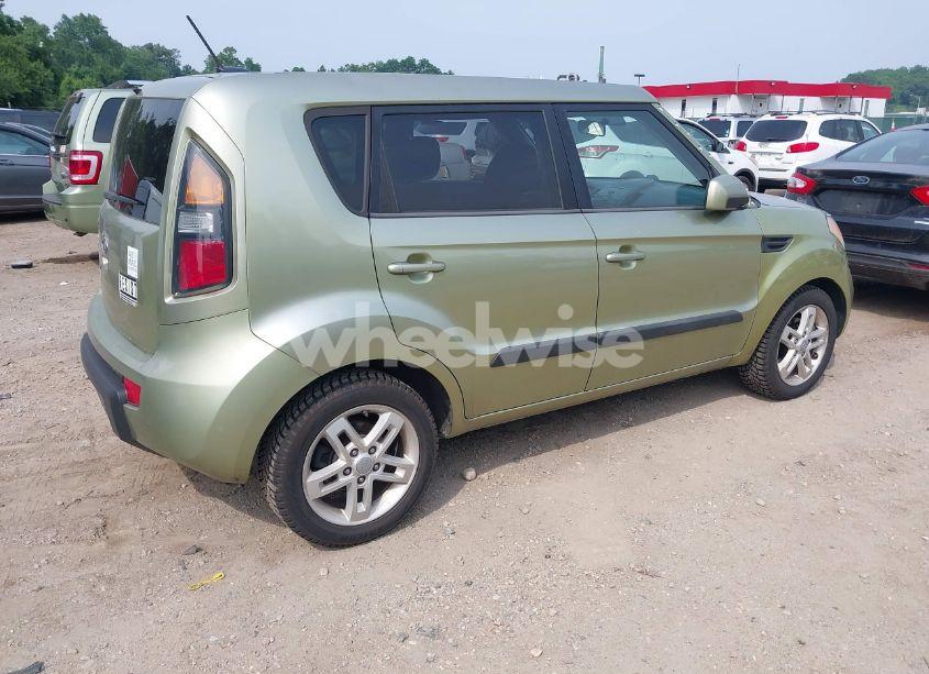 Photo 4 of 2011 Kia Soul + (VIN KNDJT2A28B7340725)