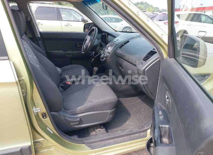 Photo 5 of 2011 Kia Soul + (VIN KNDJT2A28B7340725)