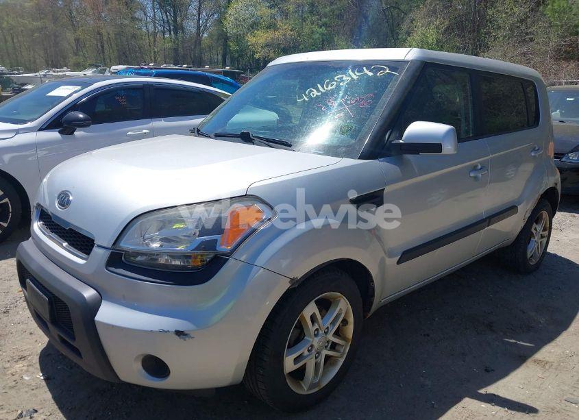 Photo 2 of 2011 Kia Soul + (VIN KNDJT2A28B7712547)