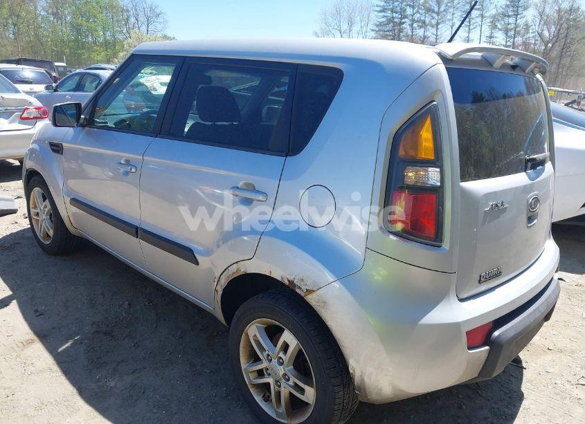 Photo 3 of 2011 Kia Soul + (VIN KNDJT2A28B7712547)