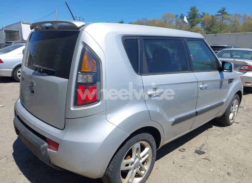 Photo 4 of 2011 Kia Soul + (VIN KNDJT2A28B7712547)