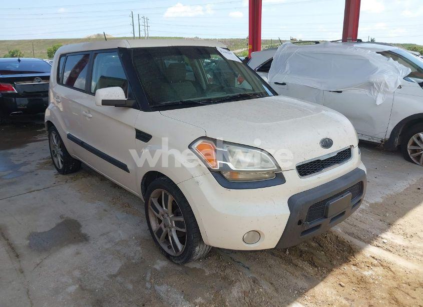 2011 Kia Soul ! (VIN KNDJT2A28B7712614) main photo