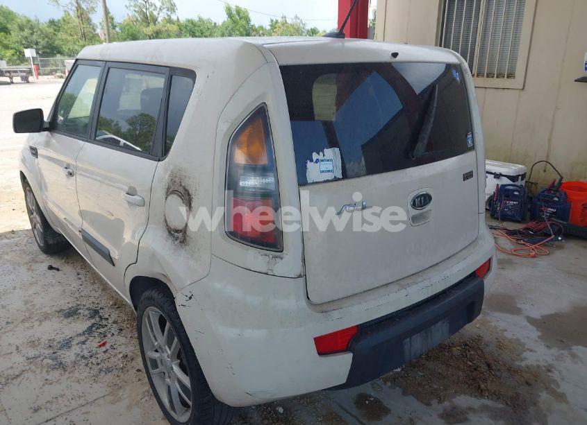 Photo 3 of 2011 Kia Soul ! (VIN KNDJT2A28B7712614)