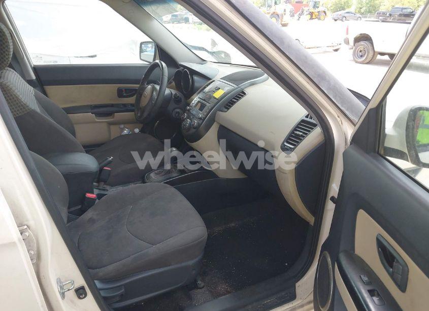 Photo 5 of 2011 Kia Soul ! (VIN KNDJT2A28B7712614)